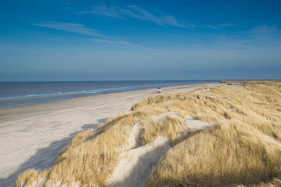 Drenkelingenhuisje vanaf duin