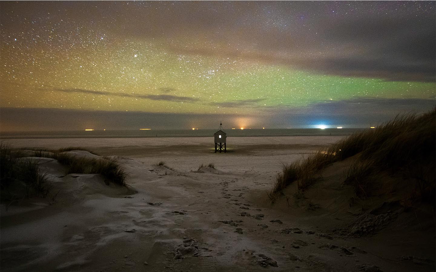 Drenkelingenhuisje met nachtgloed